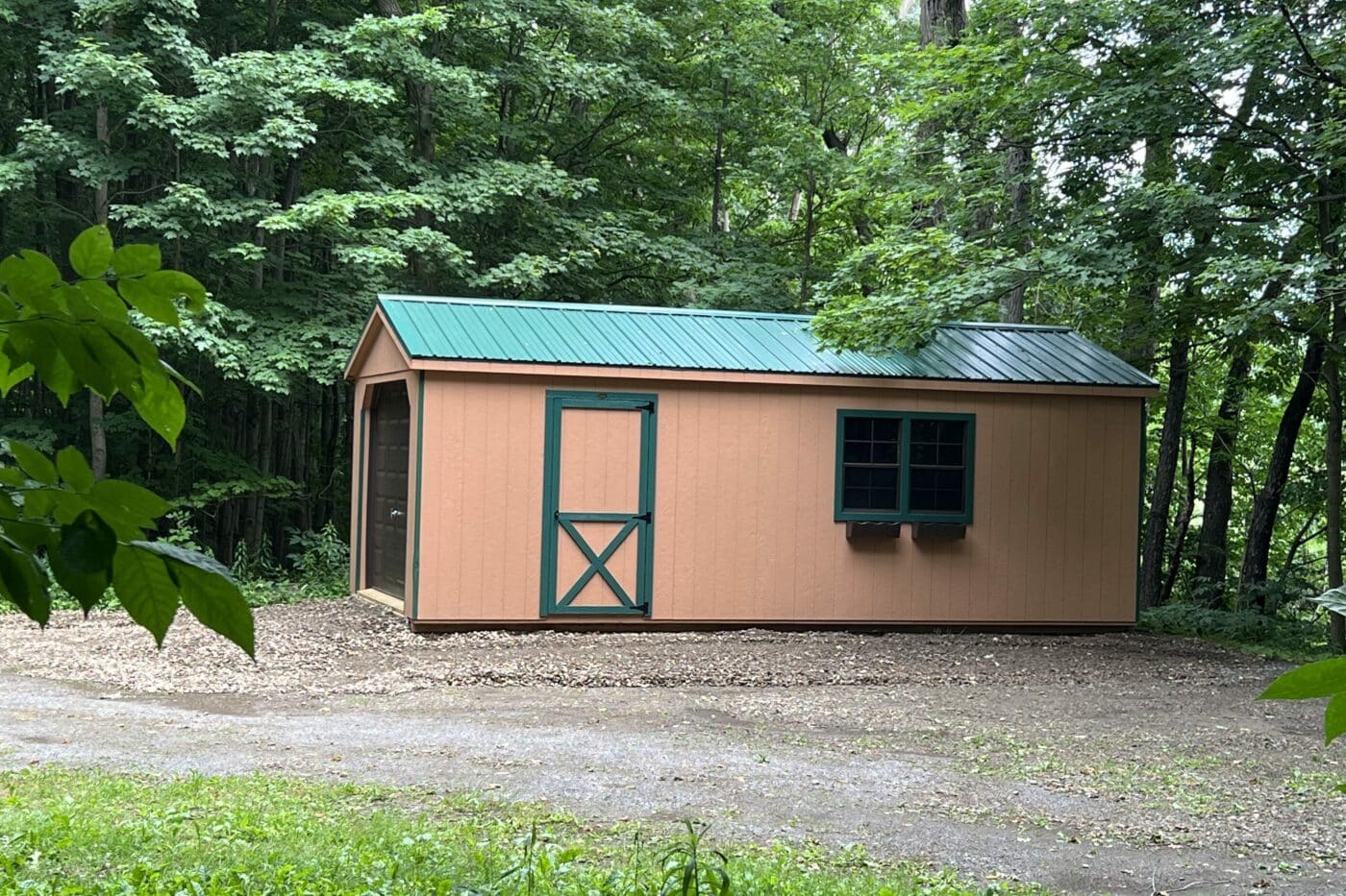 side view of 12x24 cottage garage in Warsaw NY with ivy trim and metal roof